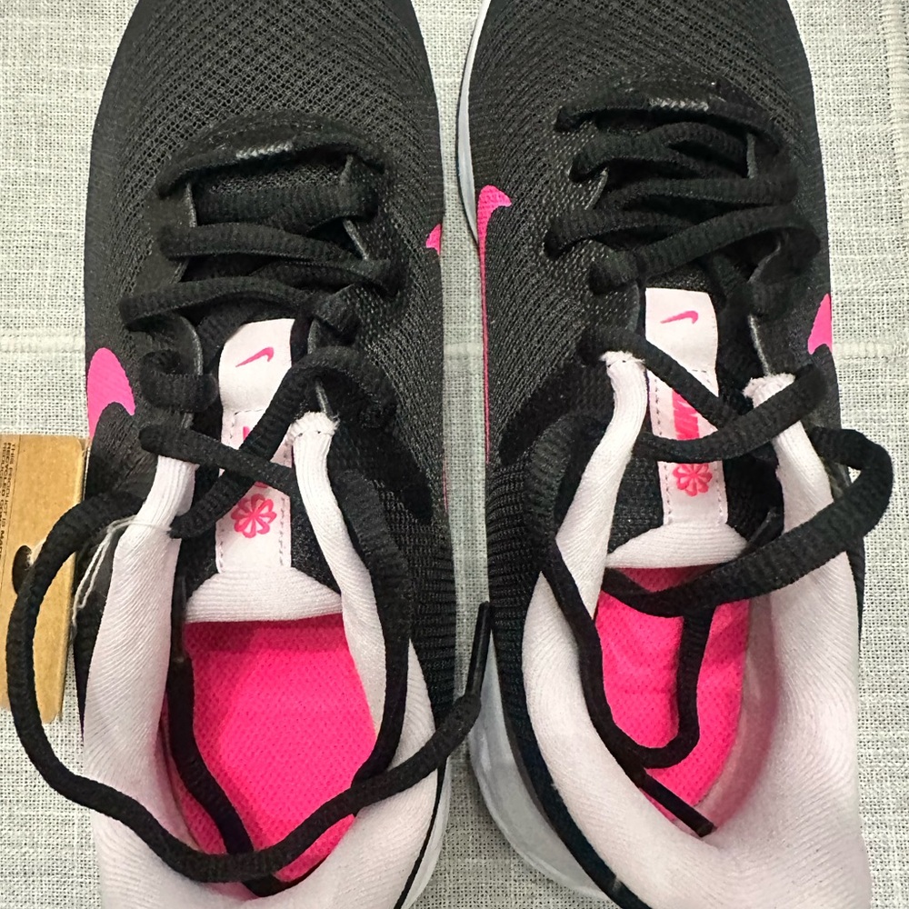 Nike Black and Pink Athletic Shoes with Modern Design